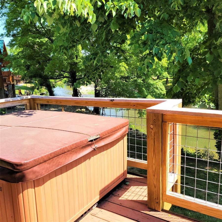 Skinny Dippin'-River Front- Free Tickets-Dog Friendly-Sleeps 6 Pigeon Forge Zewnętrze zdjęcie