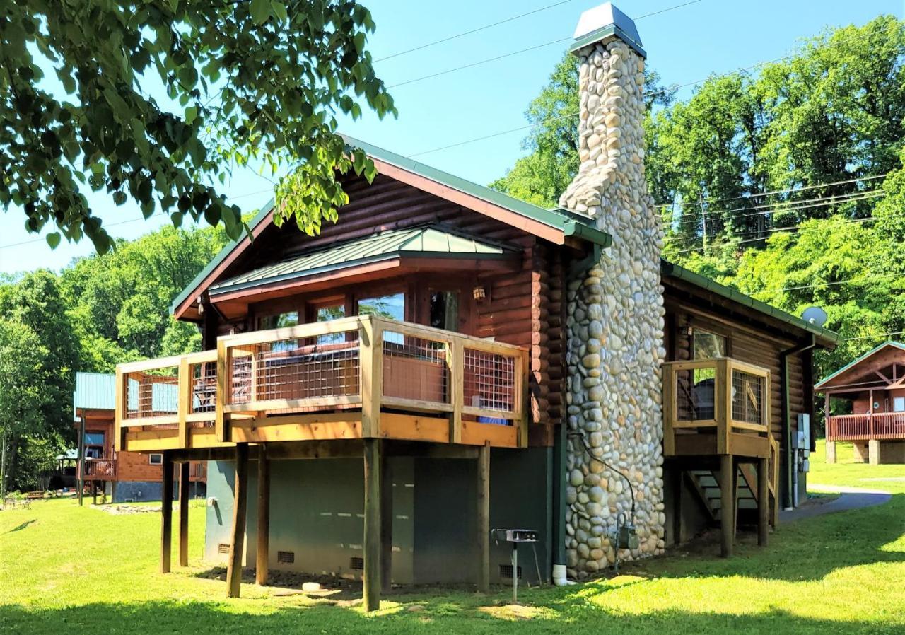 Skinny Dippin'-River Front- Free Tickets-Dog Friendly-Sleeps 6 Pigeon Forge Zewnętrze zdjęcie