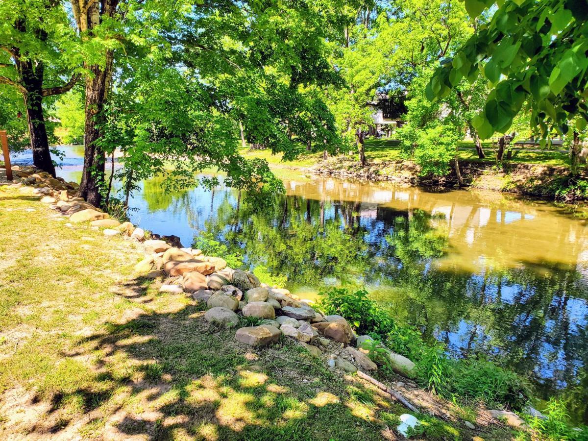 Skinny Dippin'-River Front- Free Tickets-Dog Friendly-Sleeps 6 Pigeon Forge Zewnętrze zdjęcie