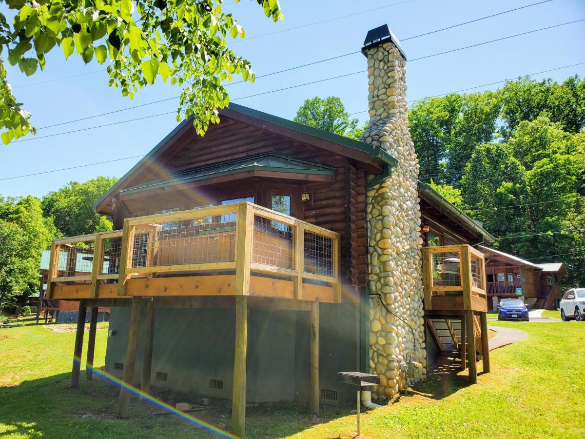 Skinny Dippin'-River Front- Free Tickets-Dog Friendly-Sleeps 6 Pigeon Forge Zewnętrze zdjęcie
